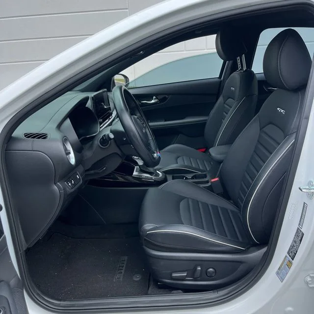 Used 2024 Snow White Pearl Kia GT-Line image 11