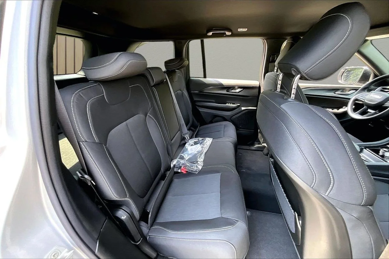 New 2026 Silver Zynith Jeep Laredo image 17