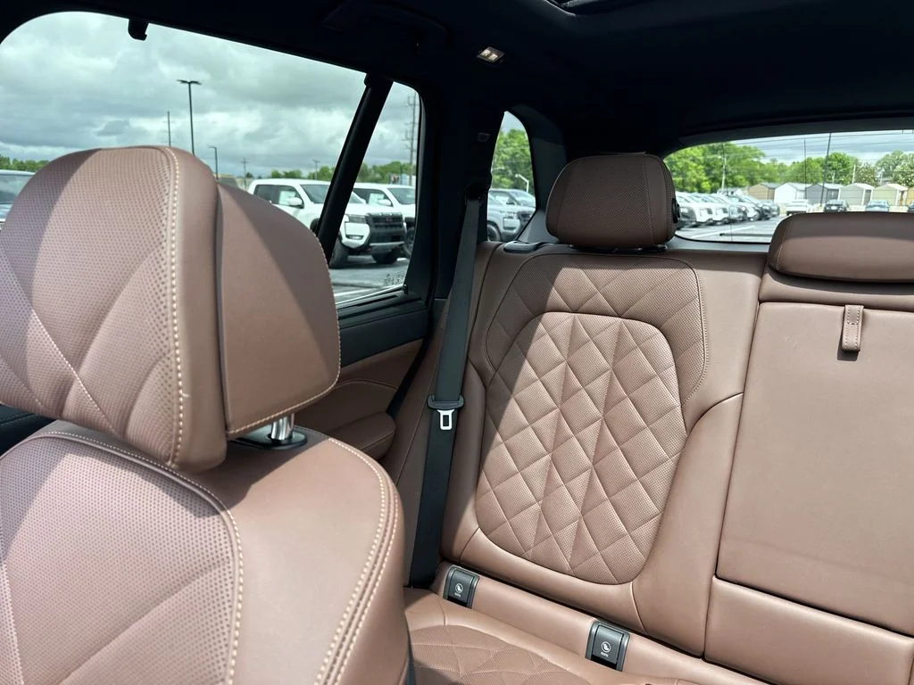 Used 2025 Blue BMW xDrive40i image 12
