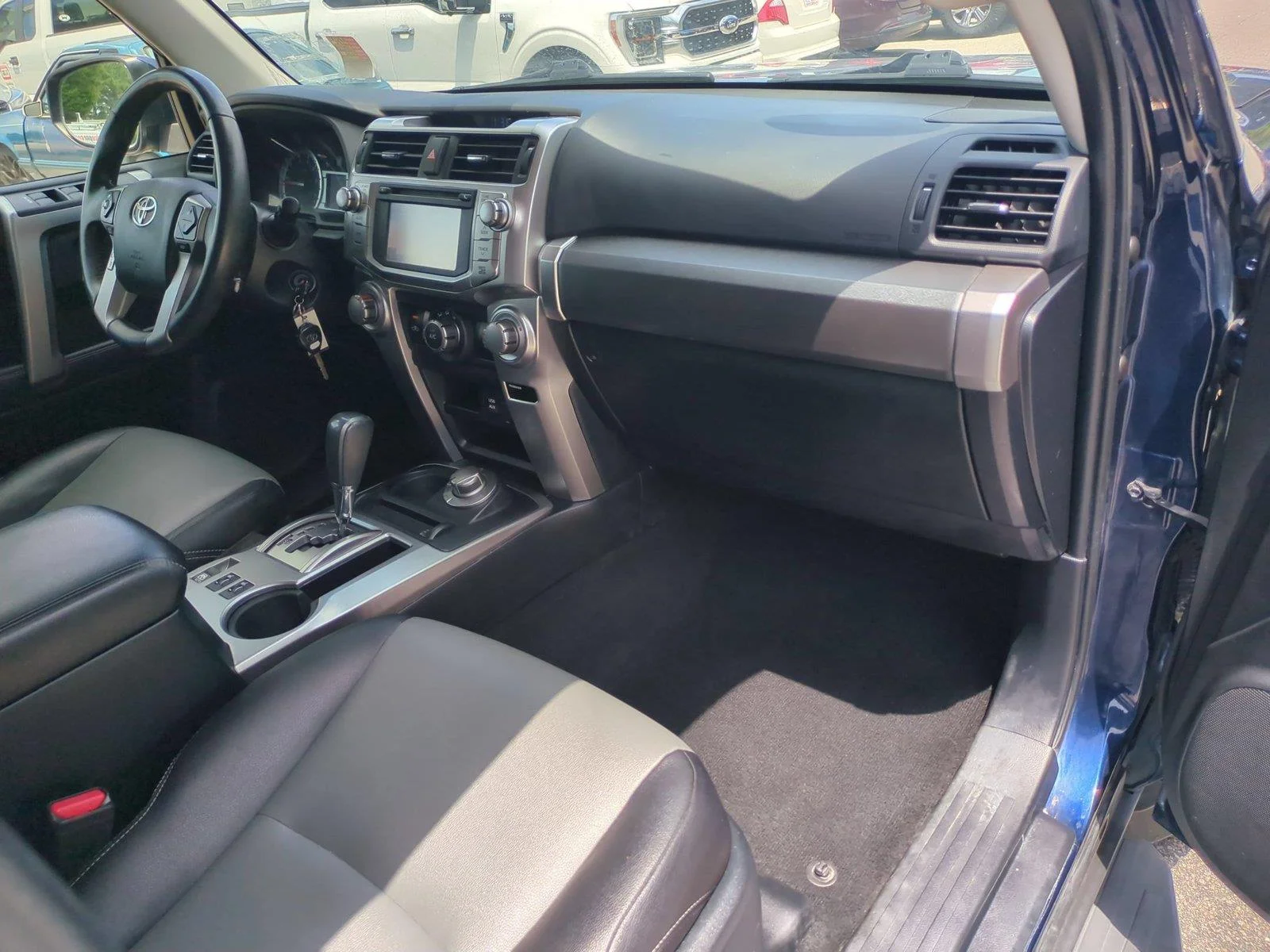 Used 2018 Nautical Blue Metallic Toyota SR5 Premium image 40