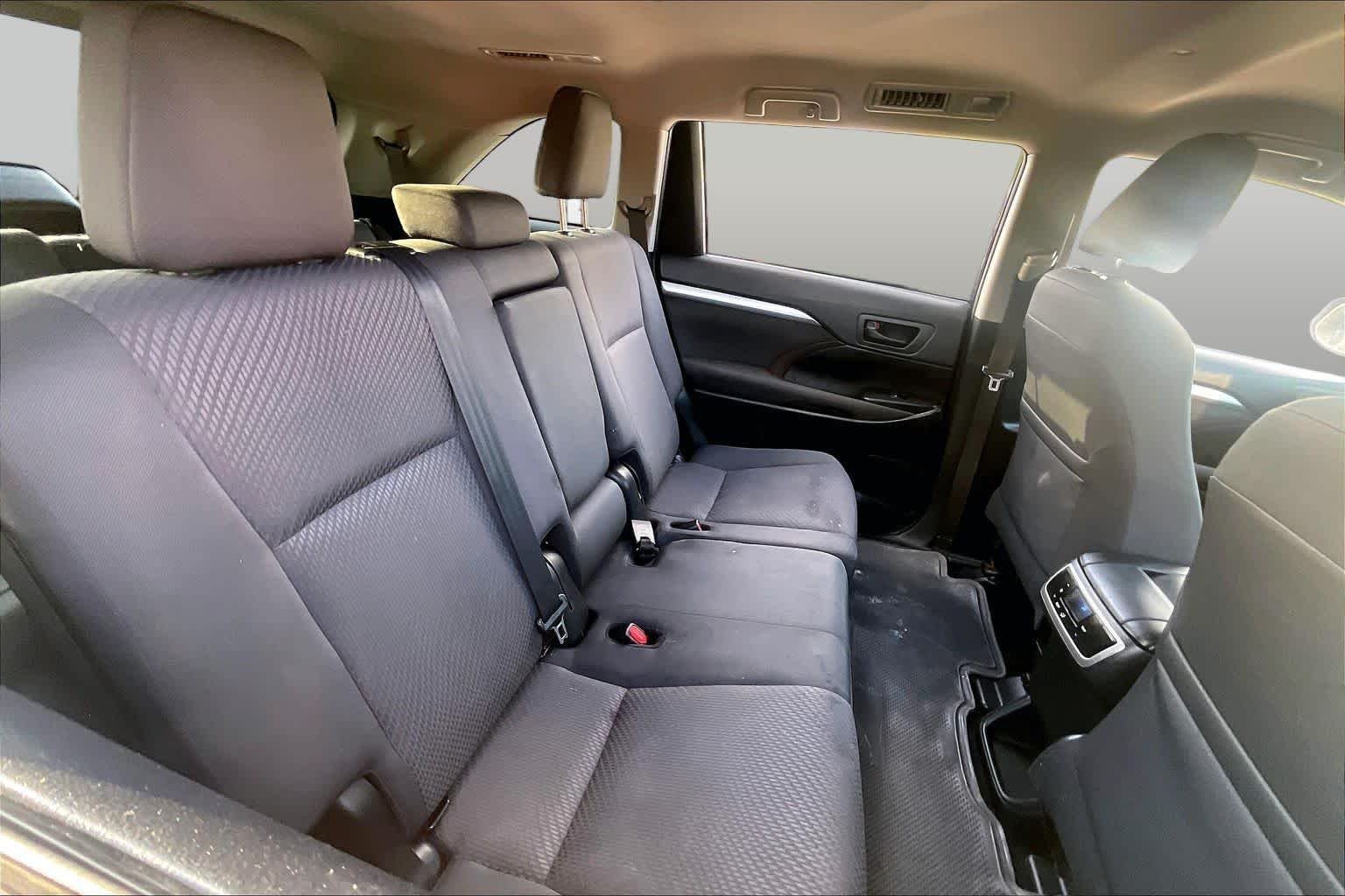Used 2019 Midnight Black Metallic Toyota LE image 19