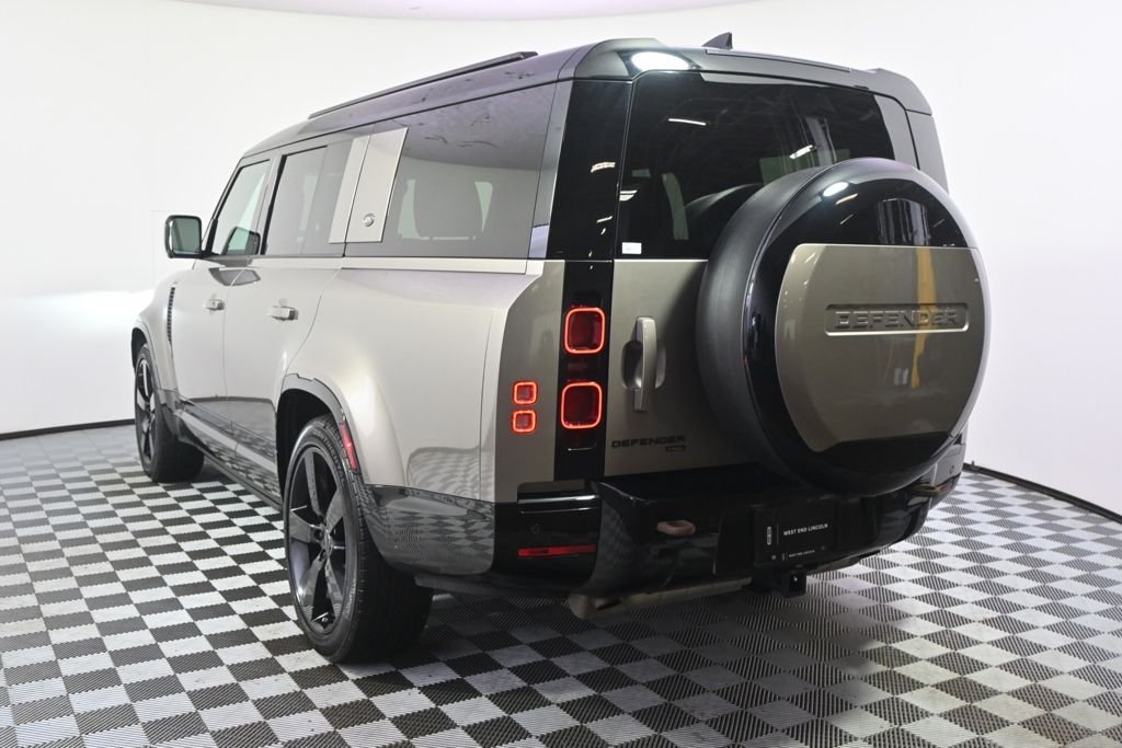 Used 2023  Land Rover X-Dynamic SE image 4