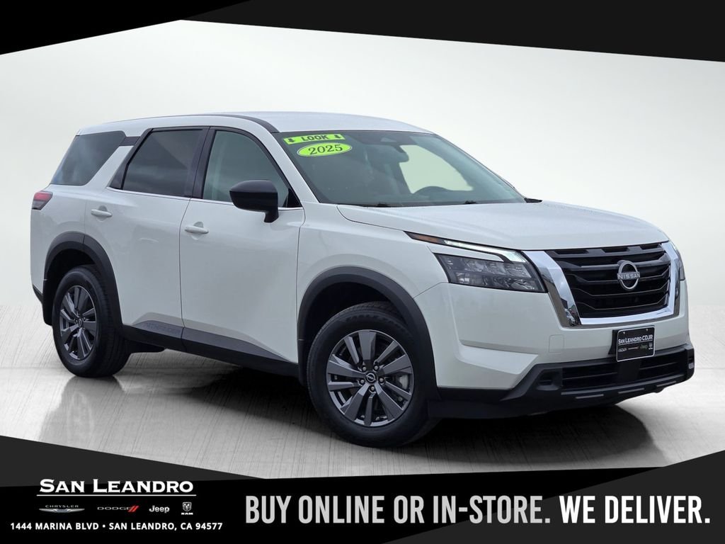 2025 Nissan Pathfinder S 2WD's photo