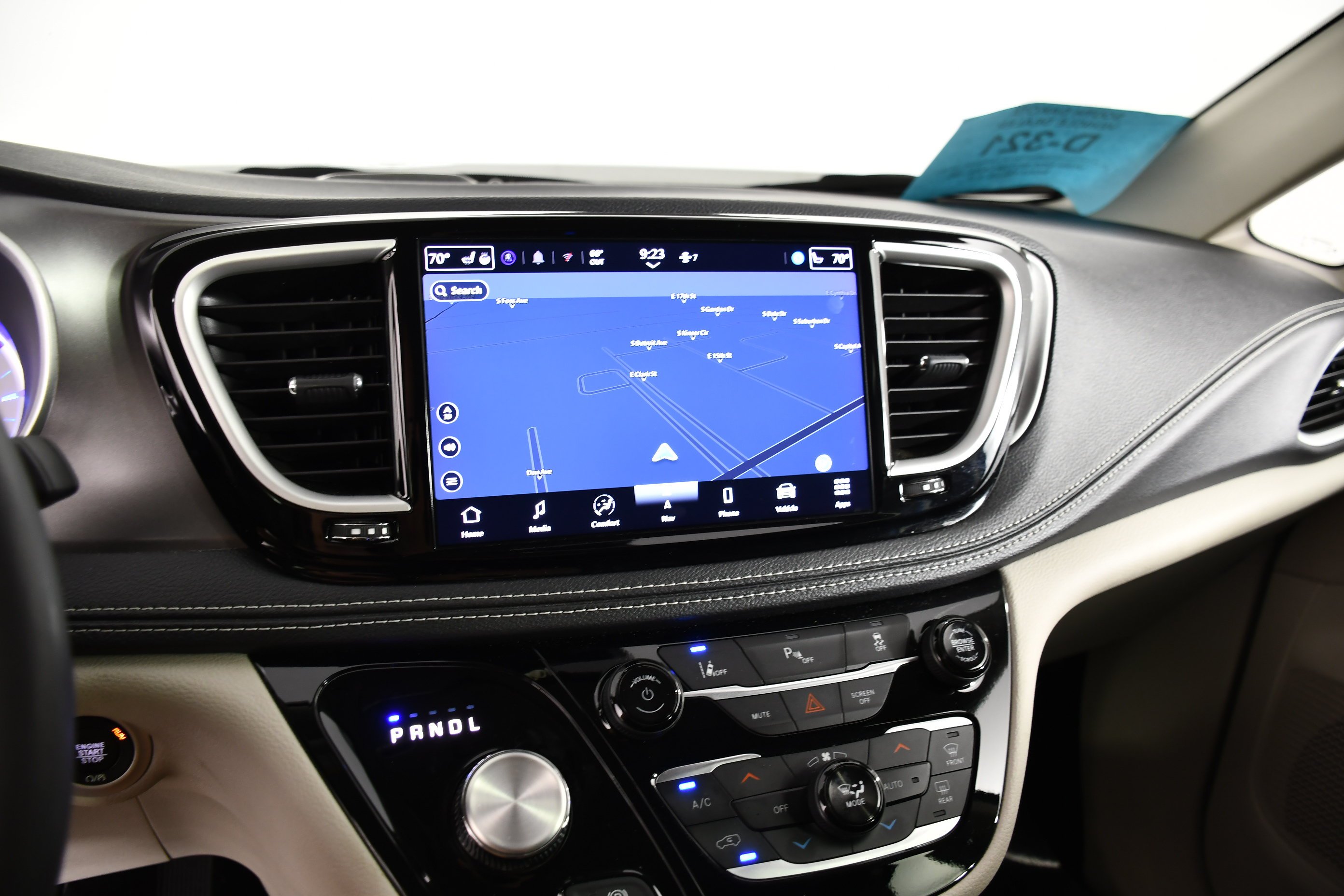 Used 2024 Diamond Black Crystal Pearlcoat Chrysler Hybrid Select image 25