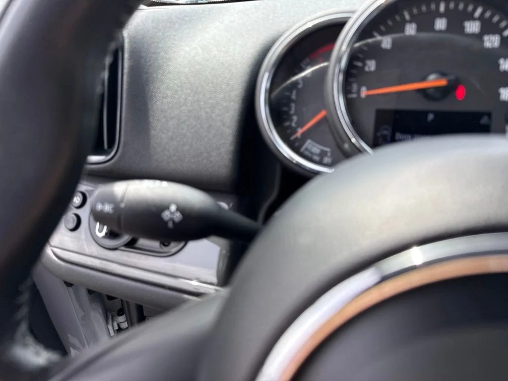 Used 2019 White MINI Classic image 24