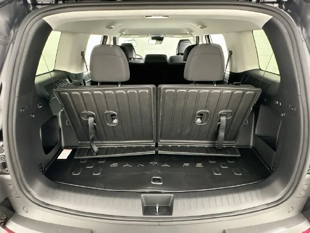 New 2027 Black Hyundai SE image 21
