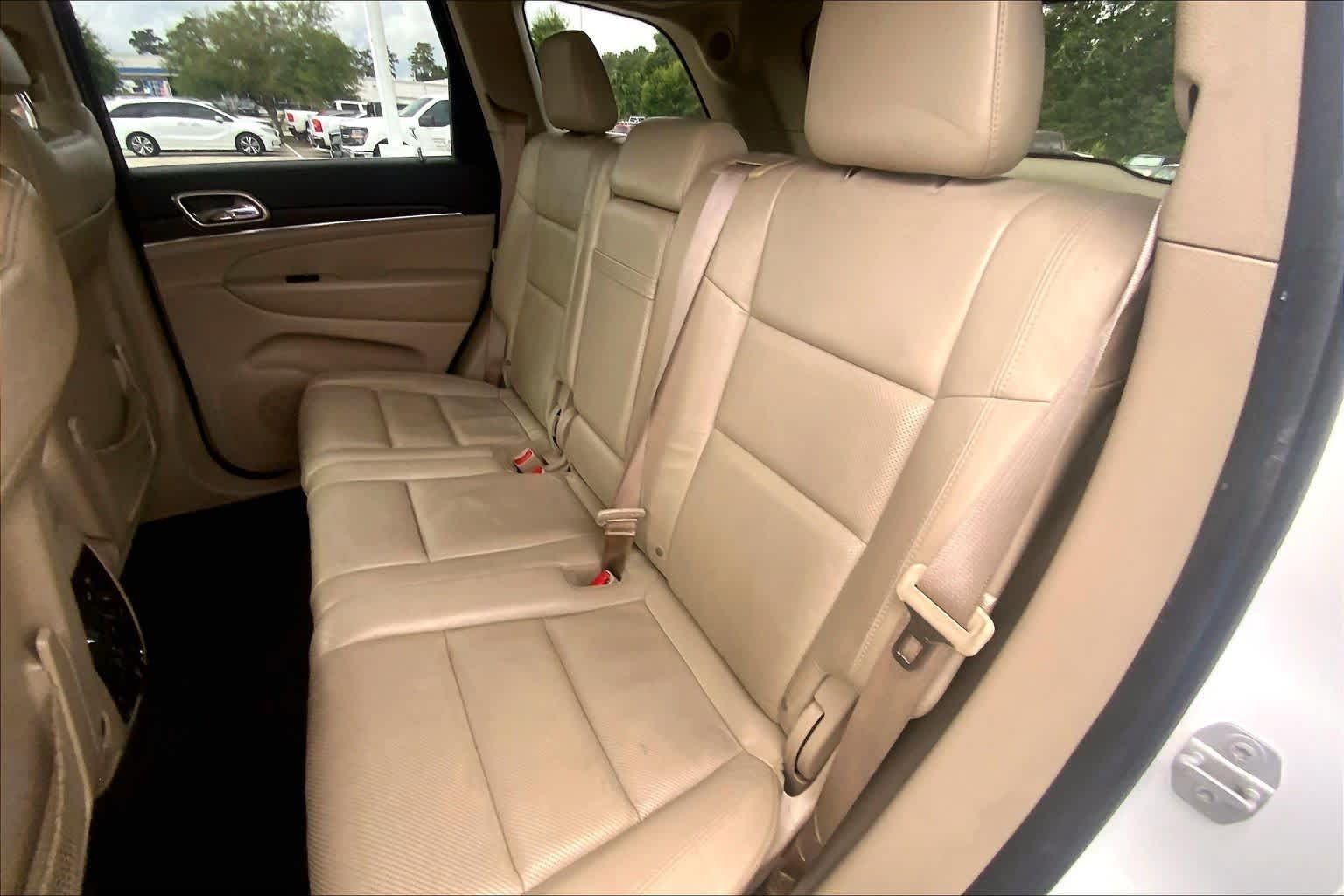 Used 2015 Bright White Clearcoat Jeep Limited image 20