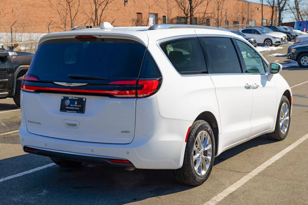Used 2021 Bright White Clearcoat Chrysler Touring L image 6