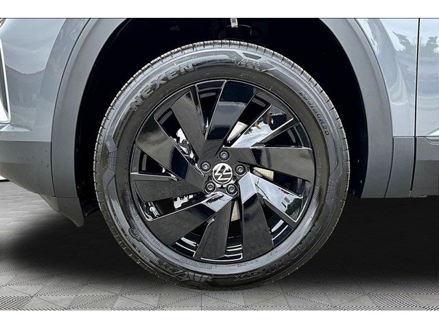 New 2026 Pure Gray Volkswagen 2.0T SE W/TECHNOLOGY image 35