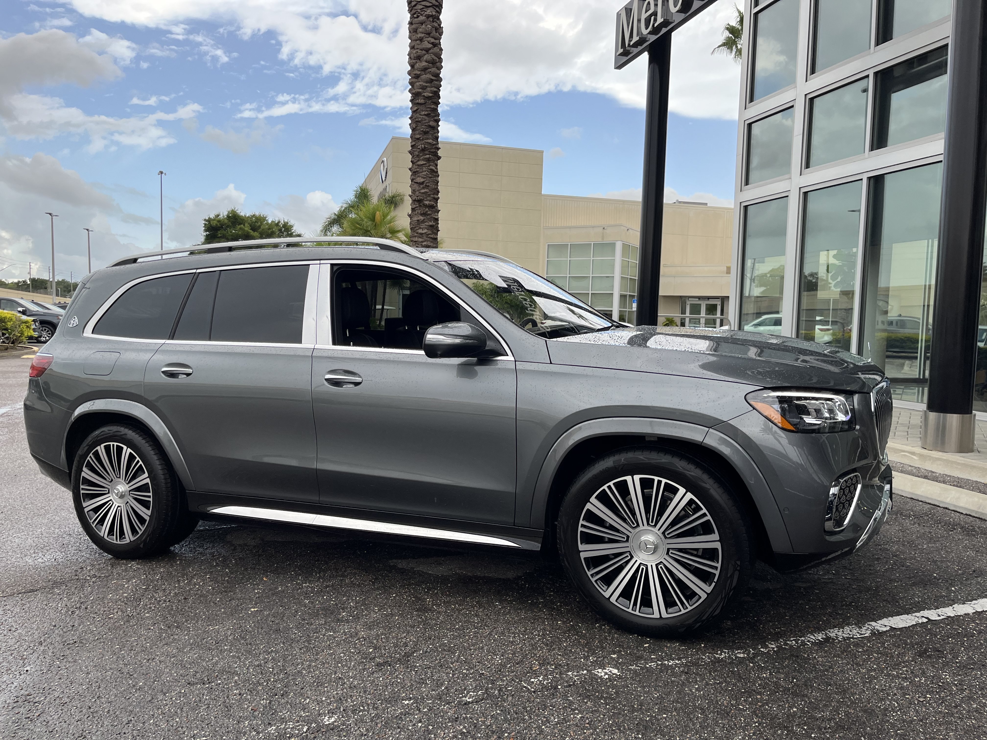 New 2026 Selenite Grey Metallic Mercedes-Benz Maybach GLS 600 image 9