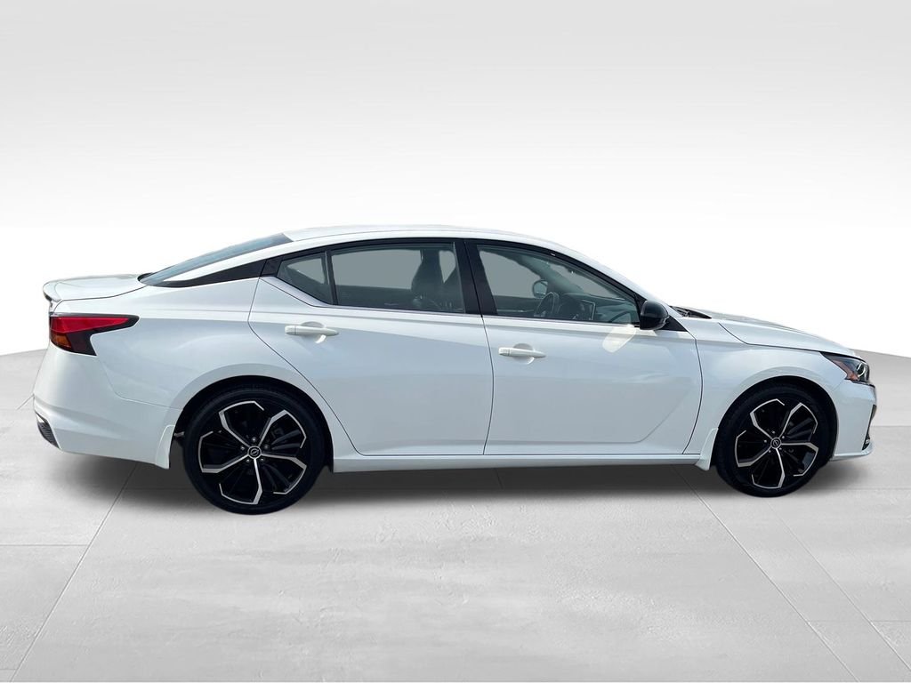 Used 2023 White Nissan 2.5 SR image 6