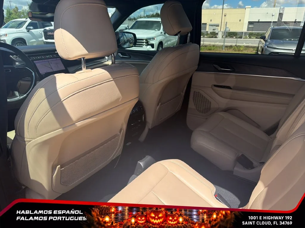 Used 2025 White Jeep Limited 4x4 image 23