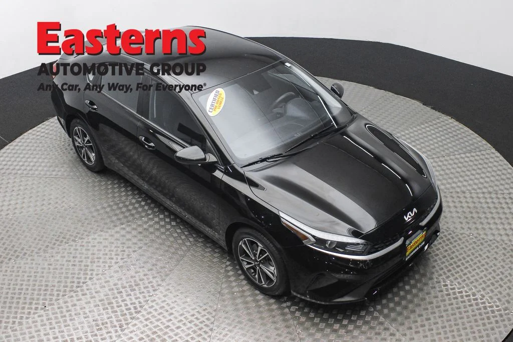 Used 2022 Black Kia LXS image 3