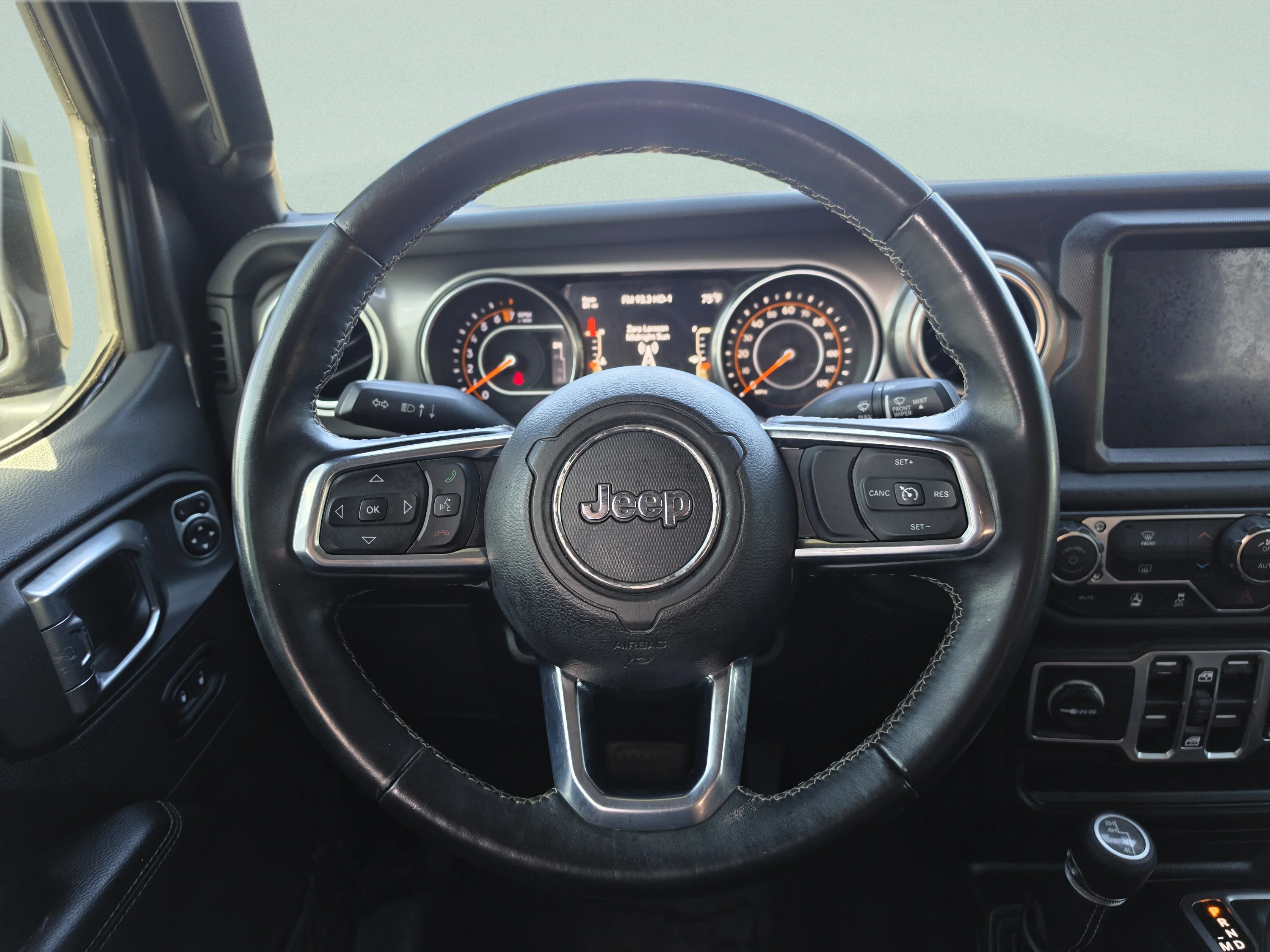 Used 2018 Granite Crystal Metallic Clearcoat Jeep Sahara image 20