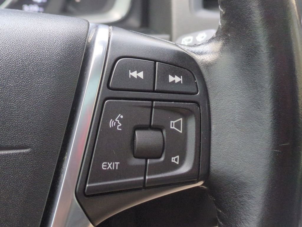 Used 2016 Gray Volvo T5 image 16