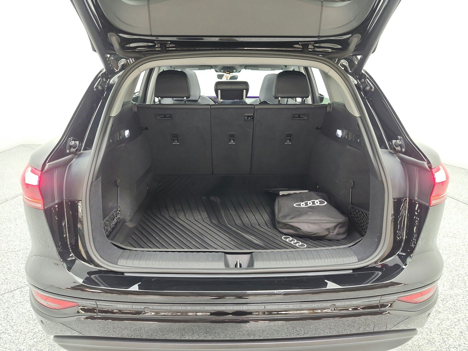 Used 2025 Mythos Black Metallic Audi Premium Plus quattro image 19