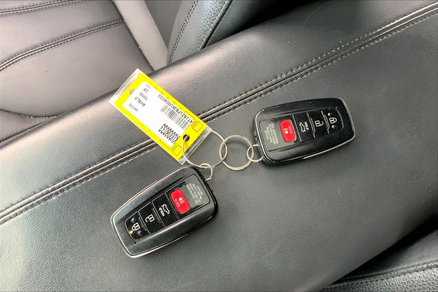 Used 2019 Wind Chill Pearl Toyota XLE image 15