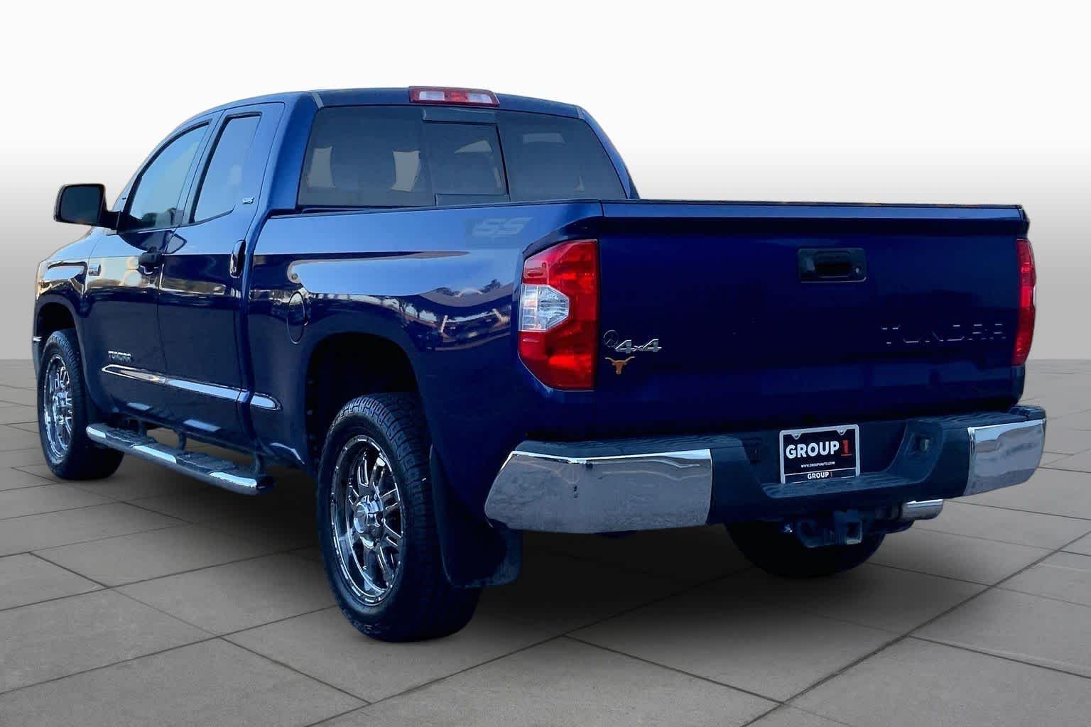 Used 2015 Blue Ribbon Metallic Toyota SR5 image 11