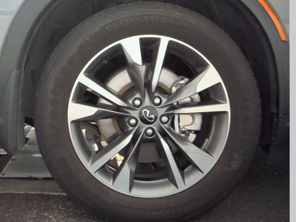 Used 2023 Gray INFINITI LUXE image 3