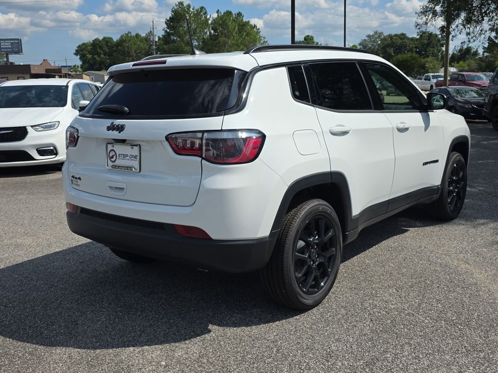 New 2026 Bright White Clear-Coat Exterior Paint Jeep Latitude image 6