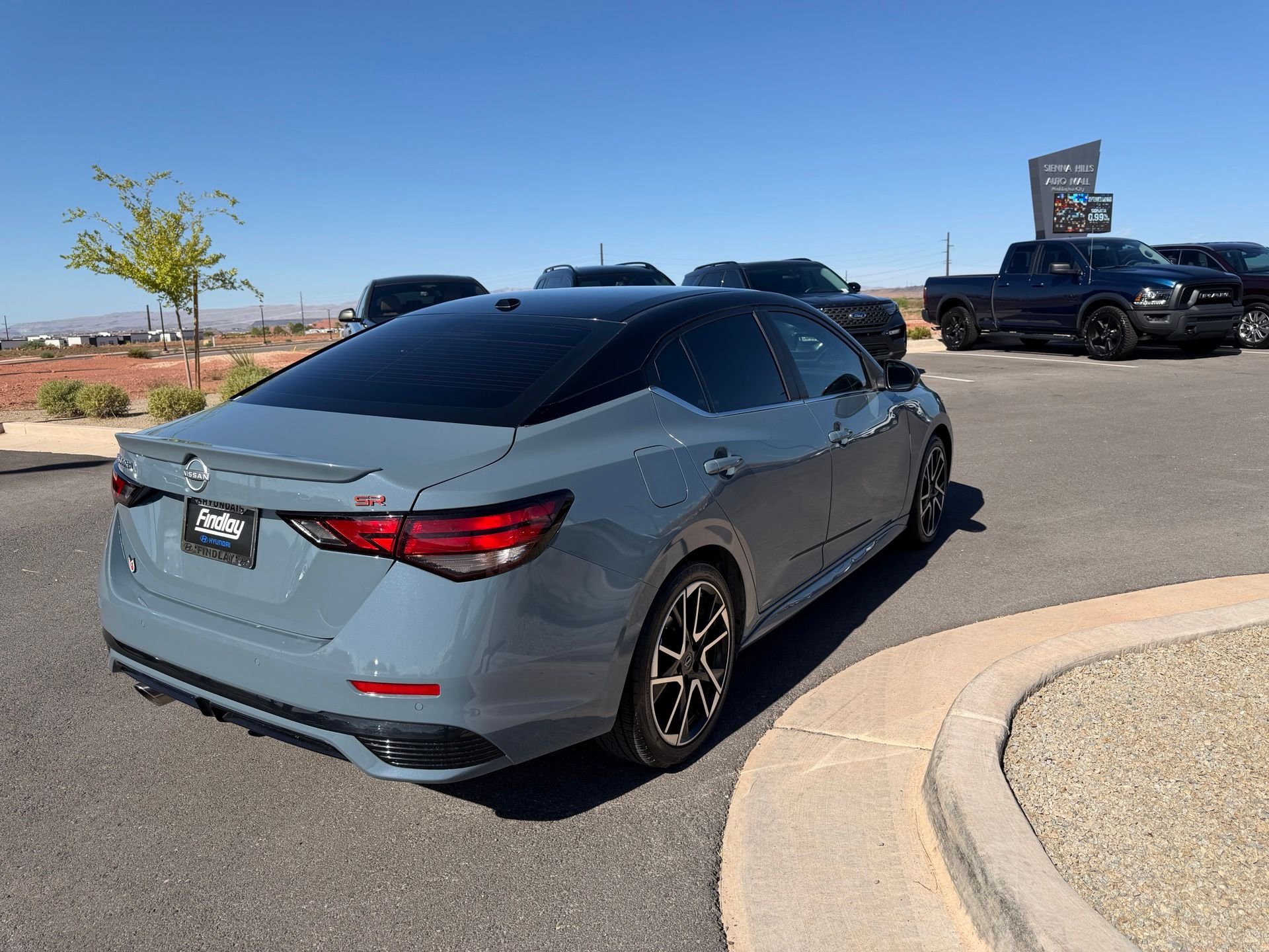 Used 2025 Gray Nissan SR image 6