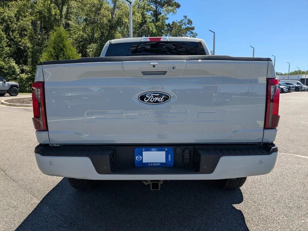 New 2026 Avalanche Ford XLT image 5