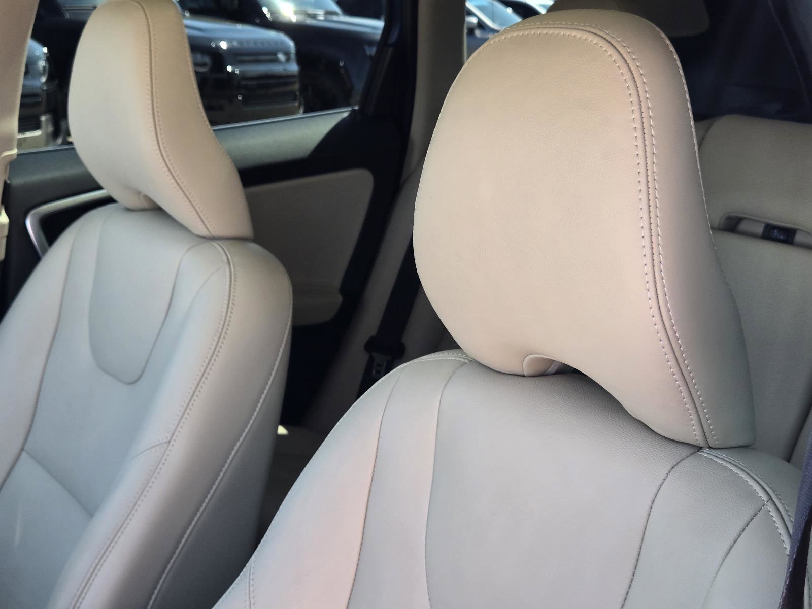 Used 2017 Blue Metallic Volvo Inscription image 29