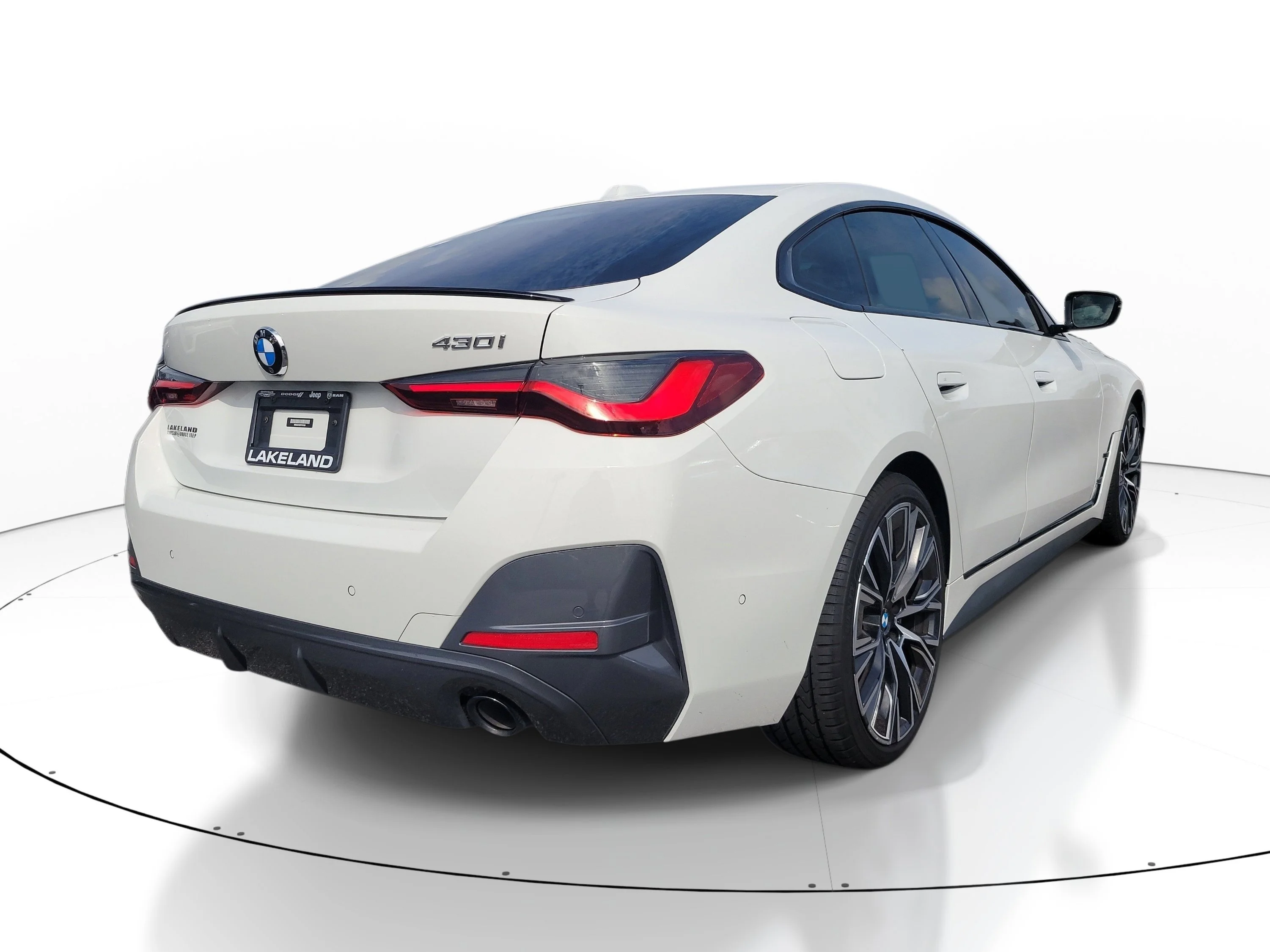 Used 2023 Alpine White BMW 430i image 4