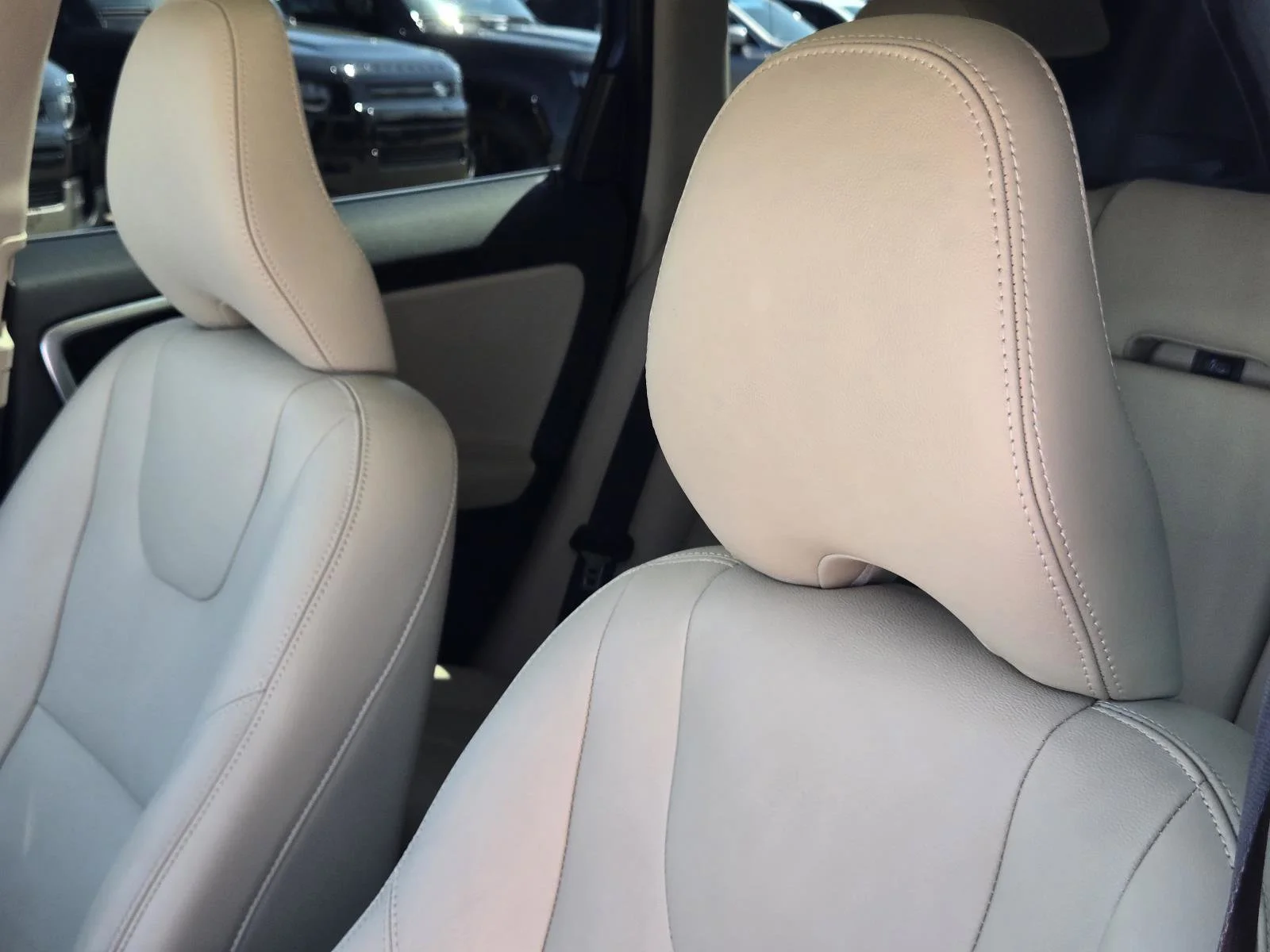 Used 2017 Blue Metallic Volvo Inscription image 29