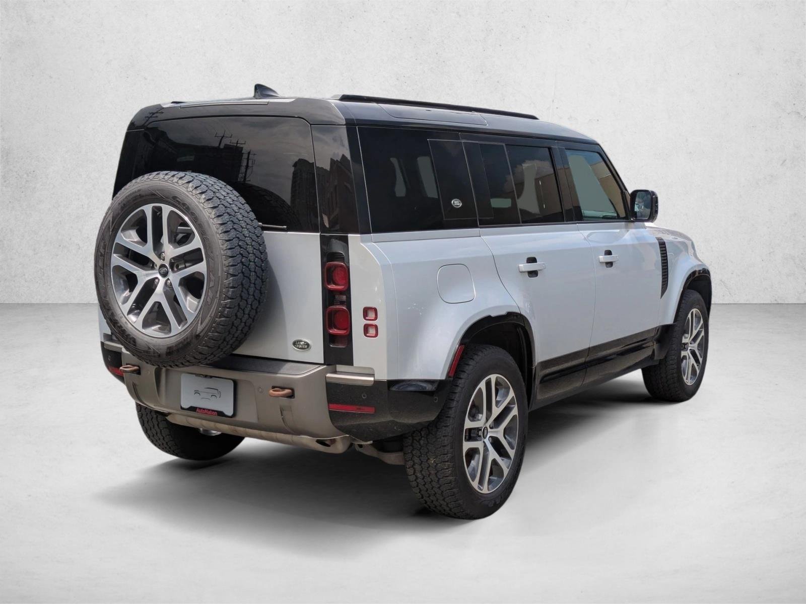 Used 2023 Hakuba Silver Metallic Land Rover X-Dynamic SE image 5