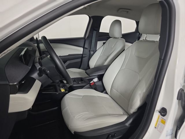 Used 2025 White Metallic Ford Premium image 22