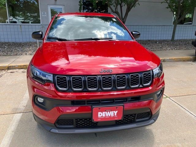 Certified Used 2025 Red Hot Pearlcoat Jeep Latitude image 2