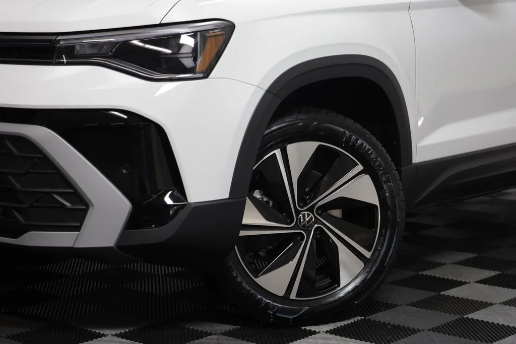New 2026 Pure White Volkswagen 1.5T SE image 4