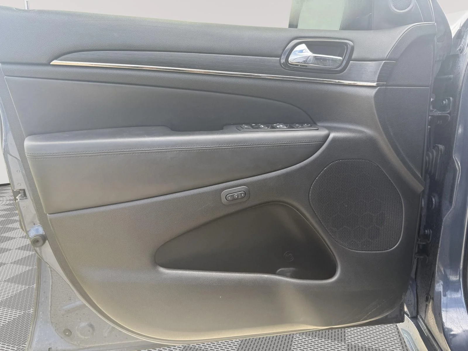 Used 2021 Slate Blue Pearlcoat Jeep High Altitude image 13