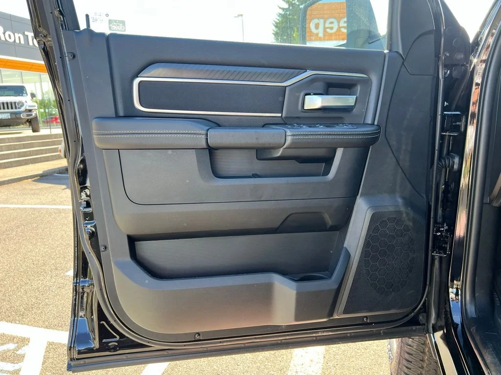 2026 RAM 3500 Big Horn - Photo 10