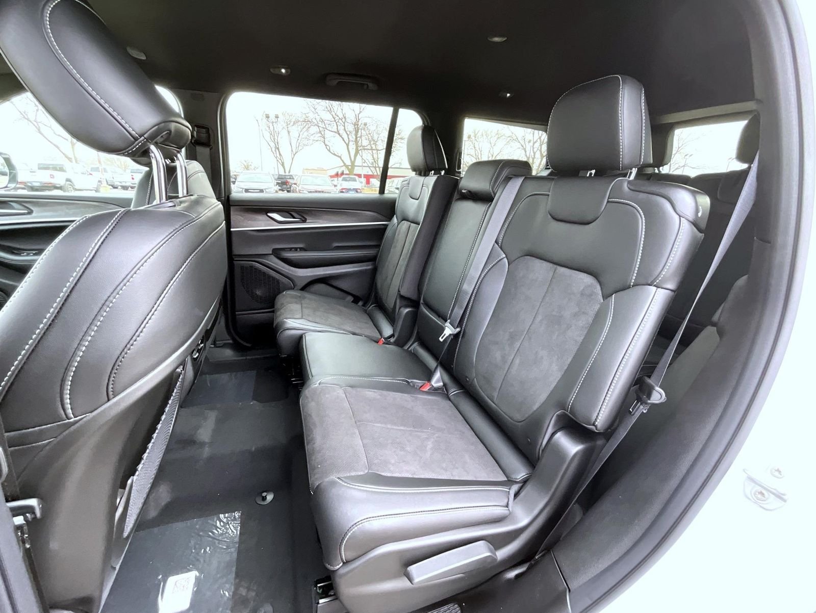New 2026 Bright White Clear-Coat Exterior Paint Jeep Altitude image 11