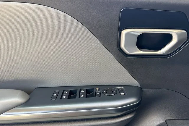 2025 Kia K4 LXS - Photo 11