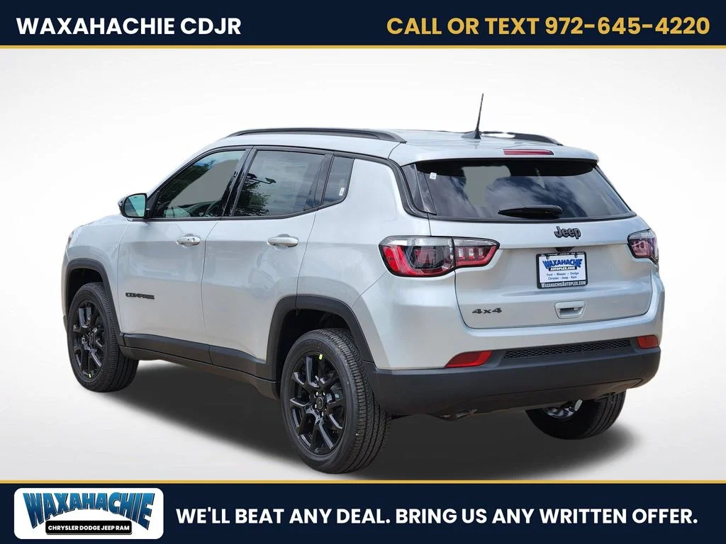 New 2026 Silver Zynith Metallic Clear-Coat Exterior Paint Jeep Latitude image 3