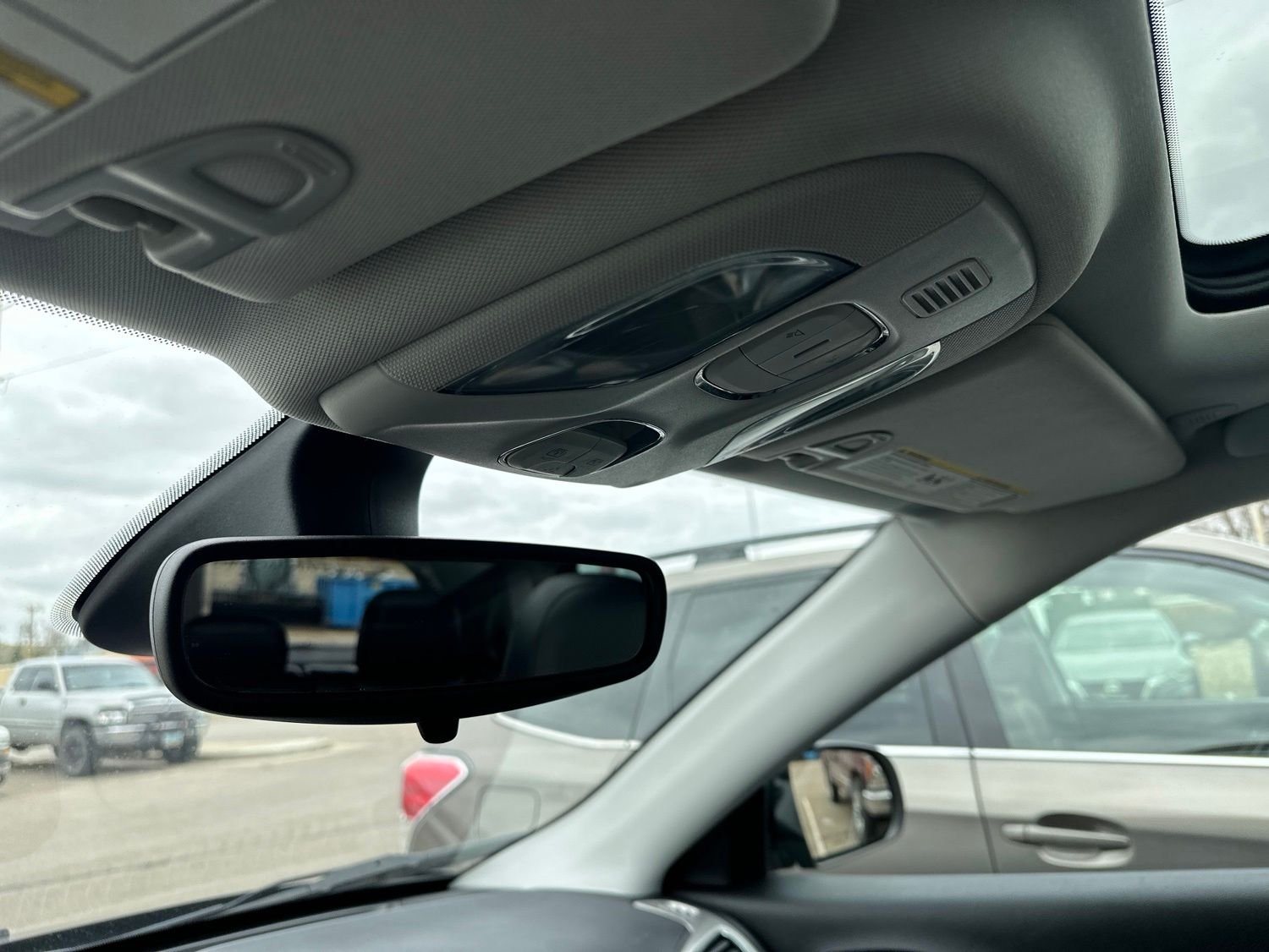 Used 2021 Blue Jeep Latitude image 61