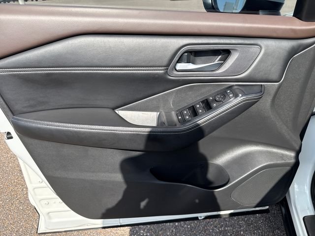 Used 2023 White Nissan SV image 11