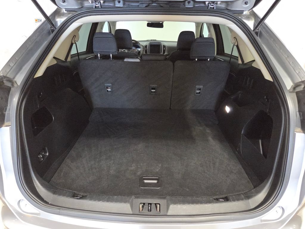 Used 2022 Silver Ford SEL image 21