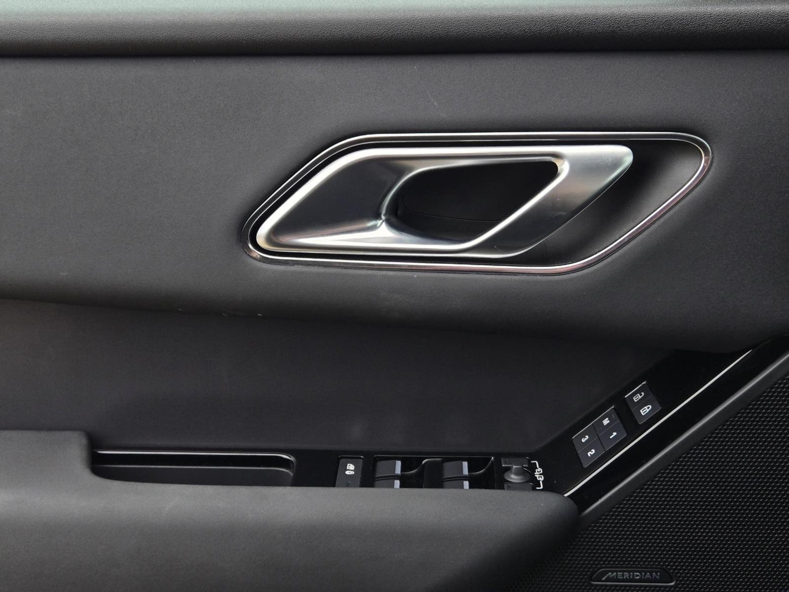 Used 2025 Santorini Black Metallic Land Rover Dynamic SE image 25