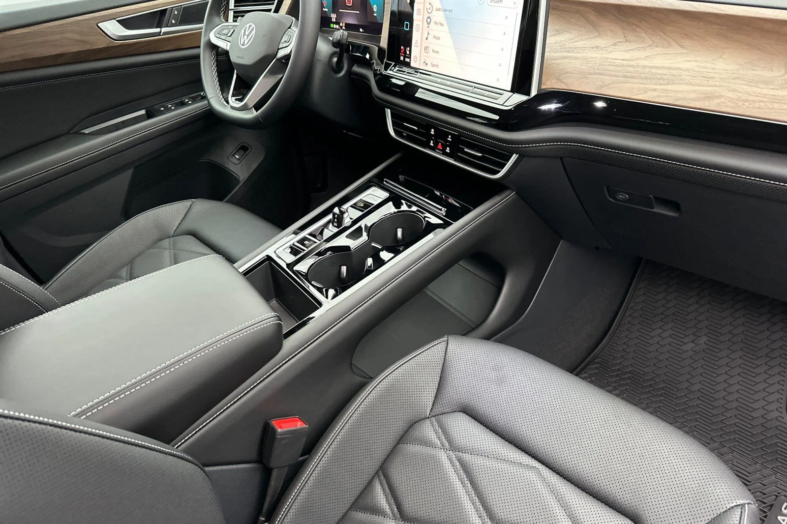 New 2026 Black Volkswagen 2.0T SE w/Technology image 16