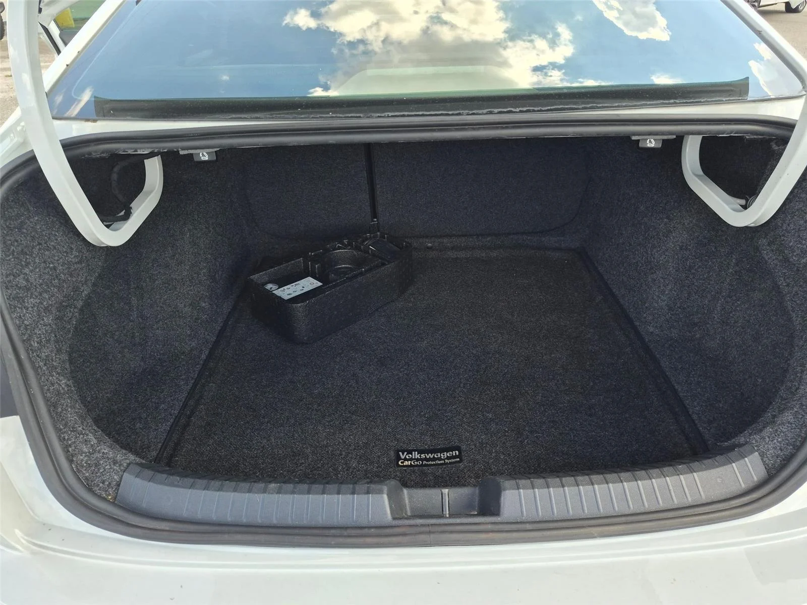 Used 2019 Pure White Volkswagen S image 27