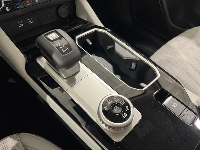 2025 Mitsubishi Outlander SEL Platinum Edition - Photo 19