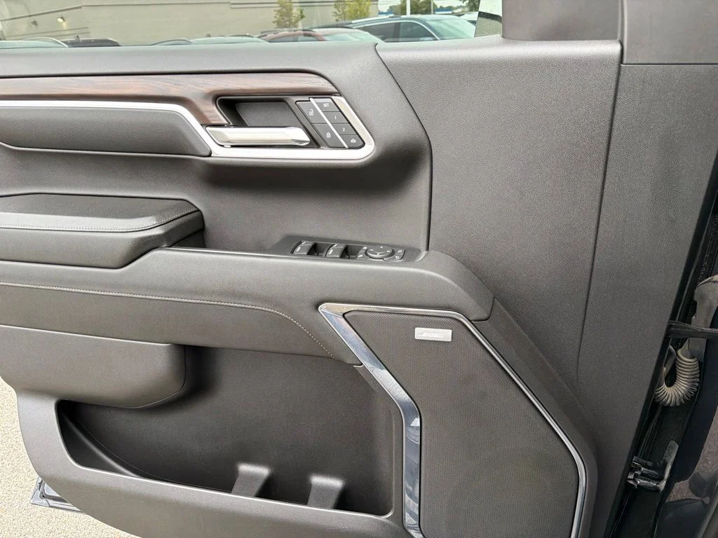 Used 2024 Silver GMC SLT image 17