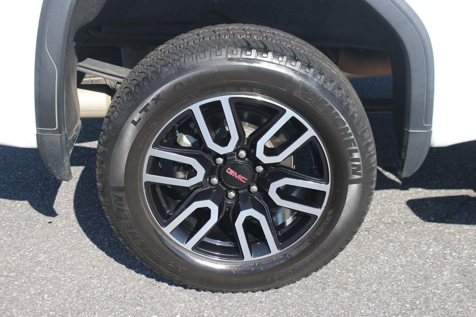Used 2019 SUMMIT WHITE GMC AT4 image 39