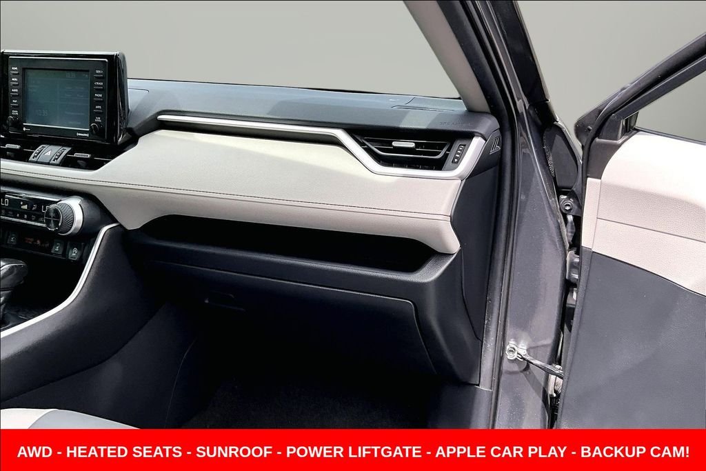 Used 2020 Gray Toyota XLE Premium image 25