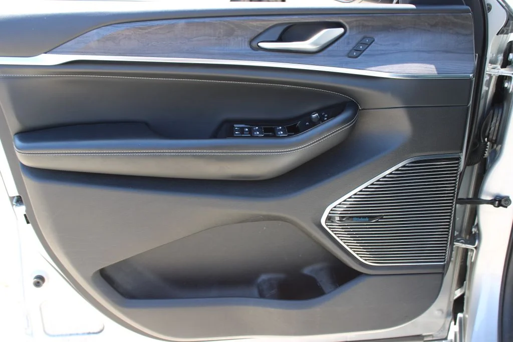 Used 2021 Silver Jeep Overland image 35