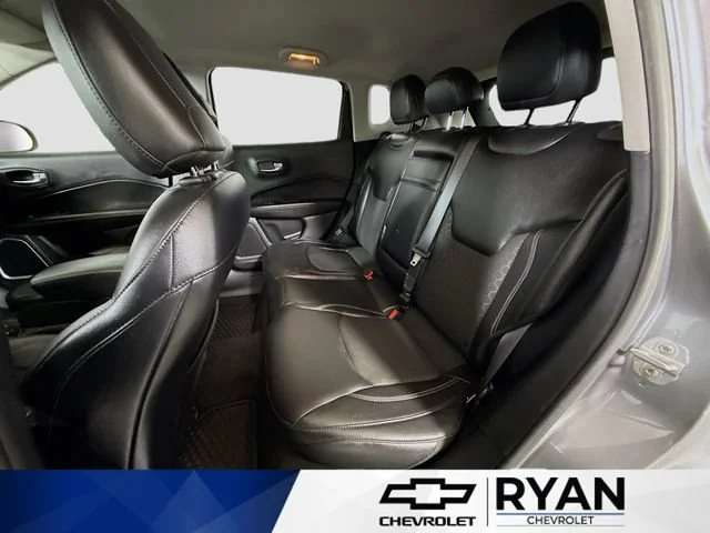 Used 2018 Silver Jeep Latitude image 23
